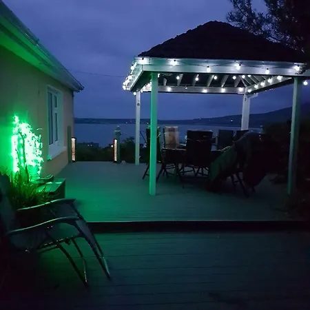 לינה וארוחת בוקר The Plough